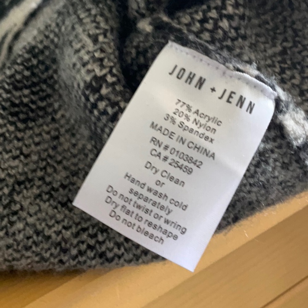John + Jenn Cheetah Print Sweater - Picture 4 of 4